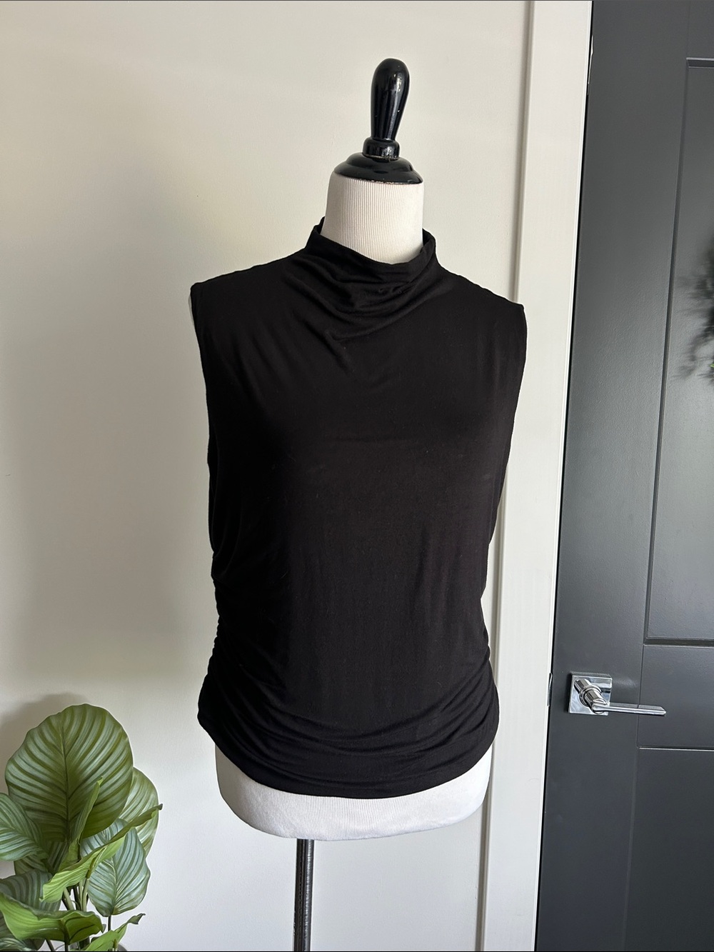 Ophelia roe XL Sleeveless Black Mock Neck Top